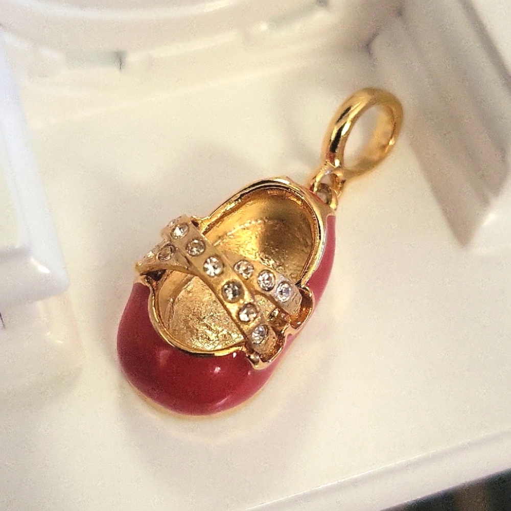 Red enamel shoe charm